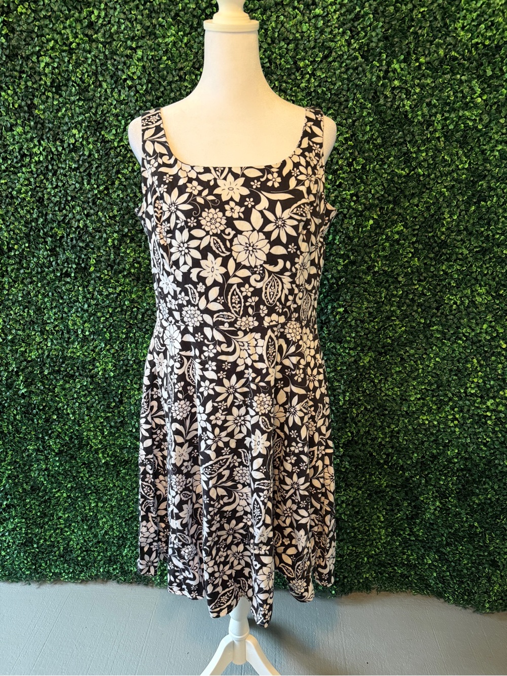 Sleeveless navy & White Floral A-Line Dress